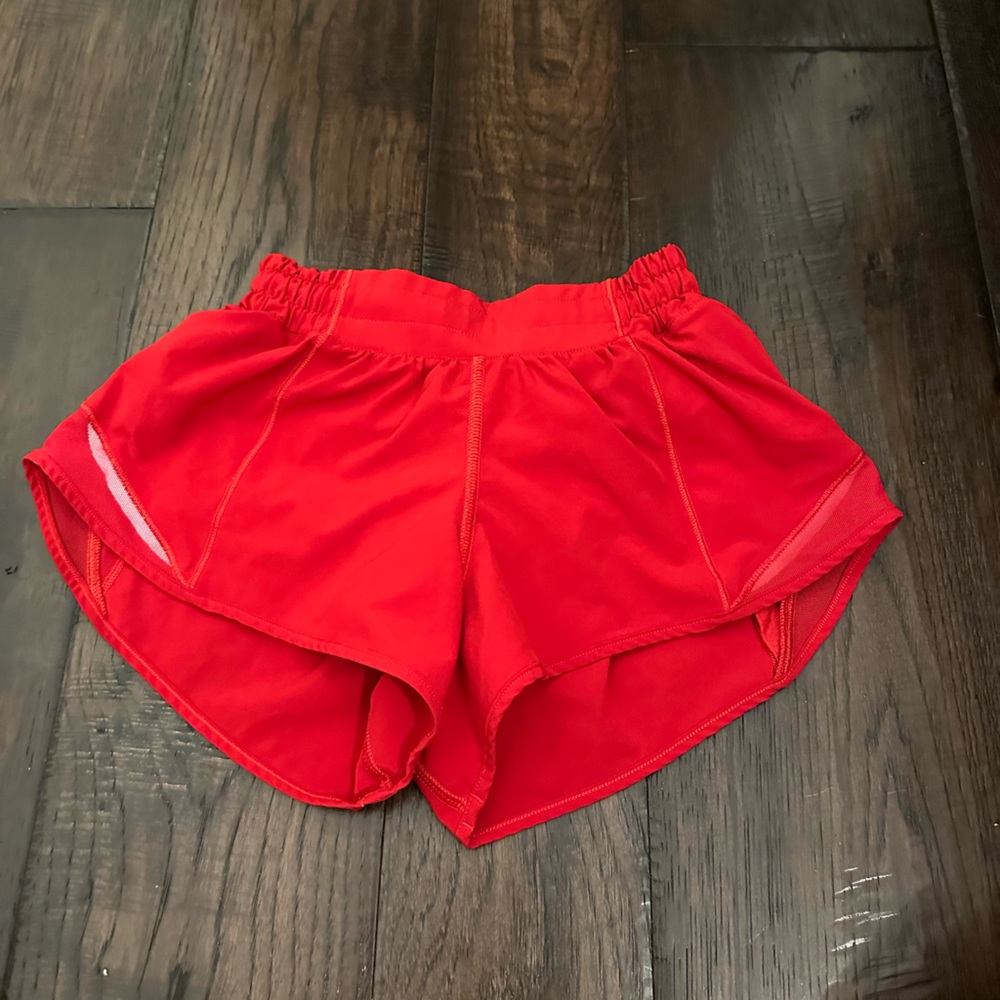 Lululemon Hotty Hot shorts 2.5 inch